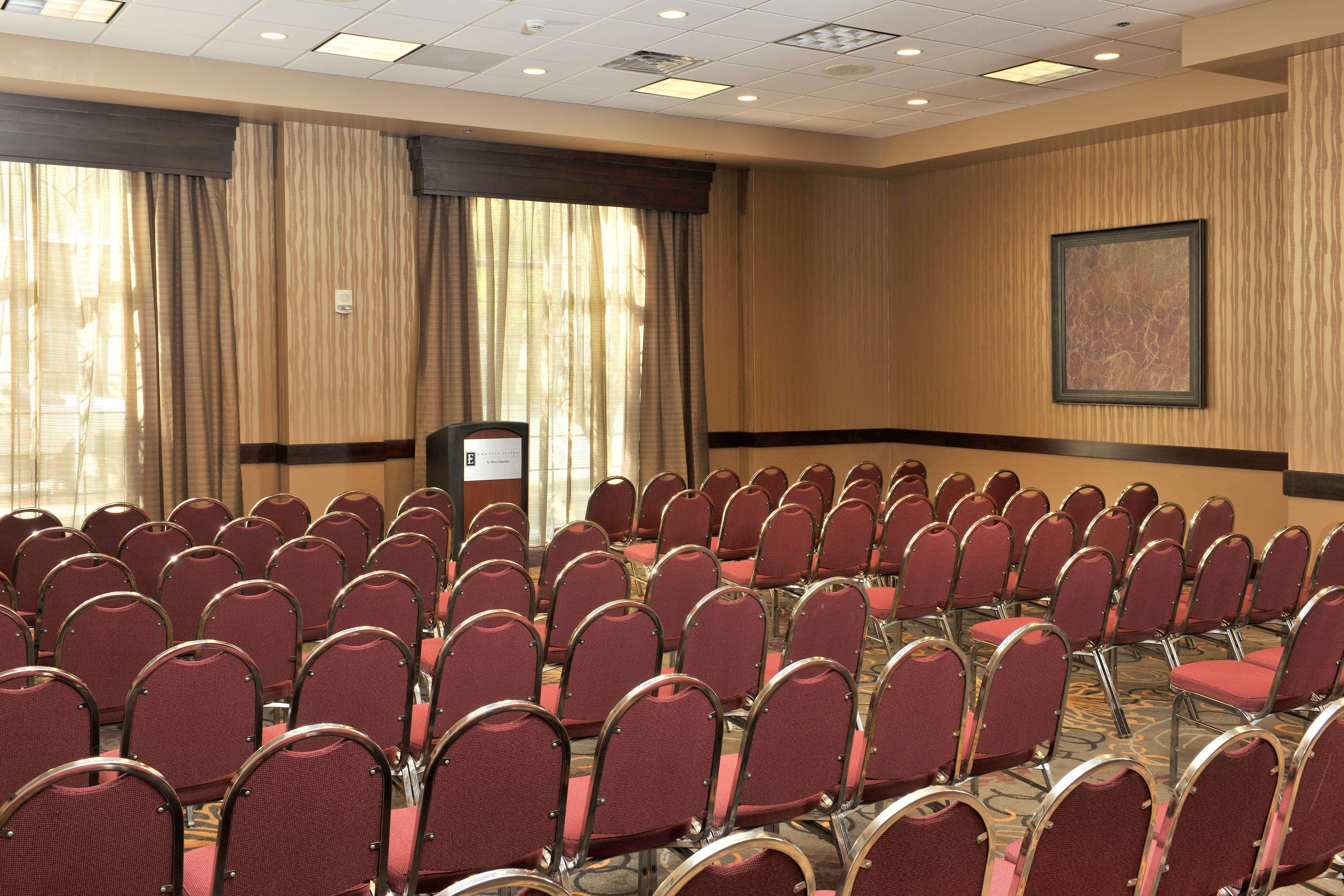 Embassy Suites Des Moines Downtown Afaceri foto